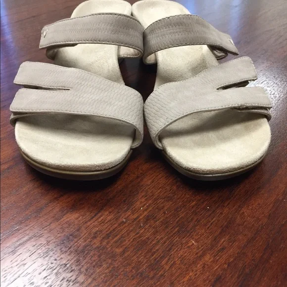 Vionic Tan/Cream W9 3 Adjustable Straps - Picture 5 of 9